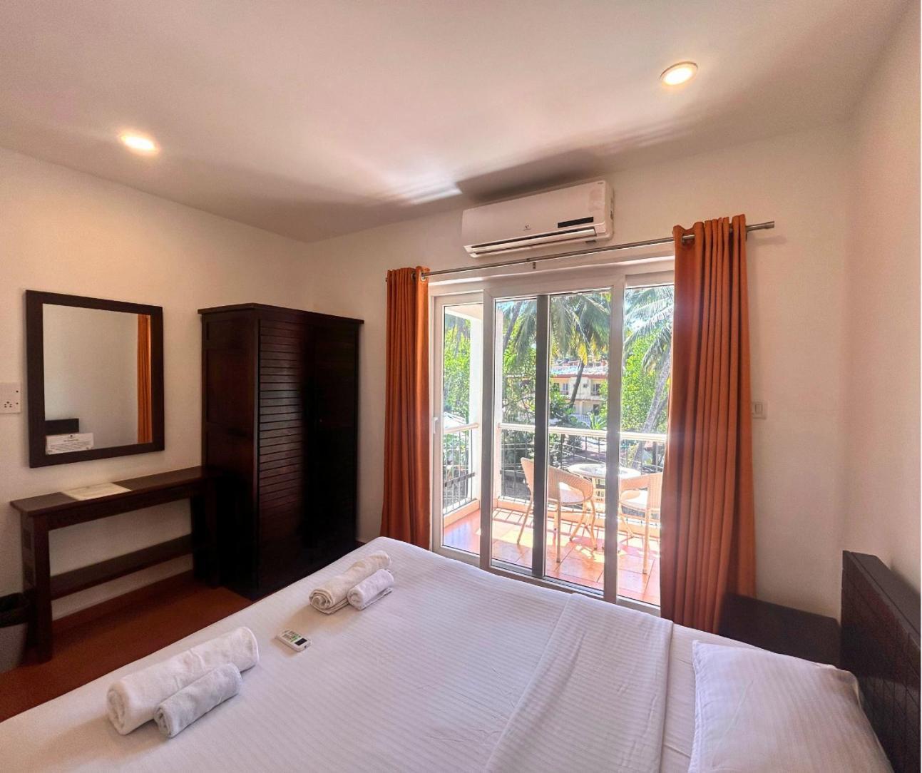 Jungle Hut-Annabelle'S Beach Apartments At Bernard Simao,Calangute,Goa 칸돌림 외부 사진