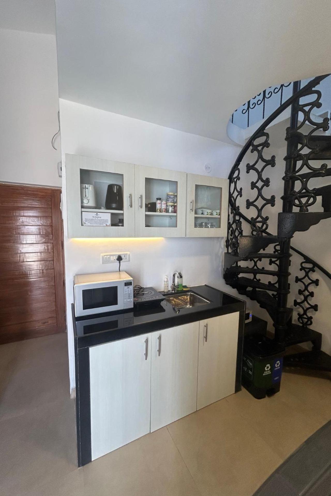 Jungle Hut-Annabelle'S Beach Apartments At Bernard Simao,Calangute,Goa 칸돌림 외부 사진